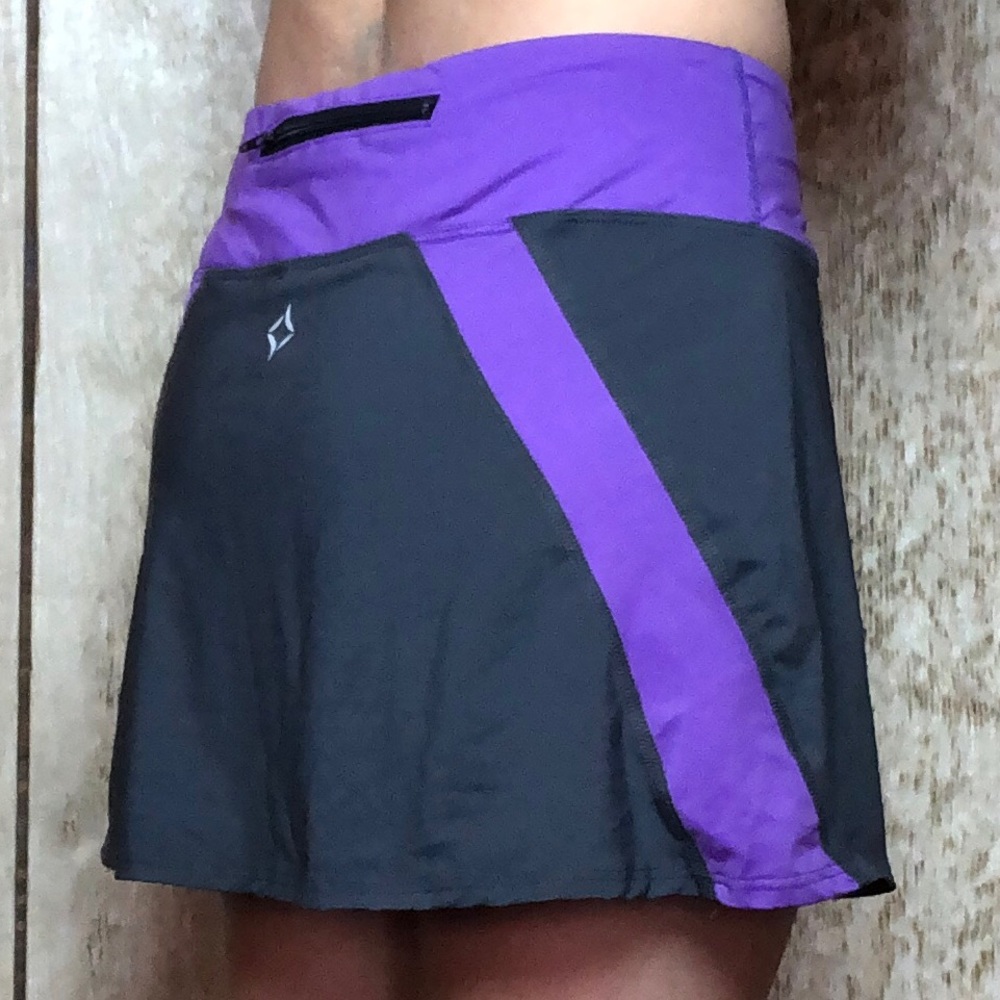 Skort athletic, charcoal gray and vivid purple, size small